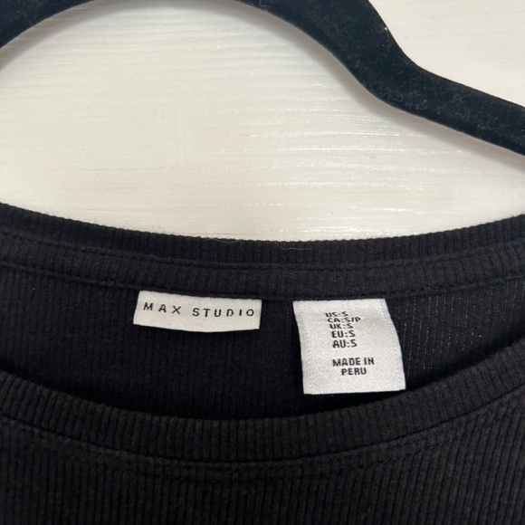 Black tshirt Max Studio size small - Picture 2 of 2